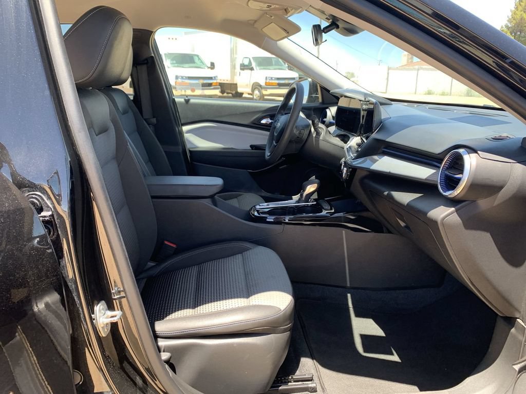 Certified 2024 Chevrolet Trax LT FWD image 26