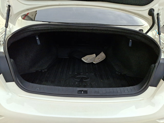 Used 2017 INFINITI Q50 Signature Edition w/ All Weather Package (L93) image 30