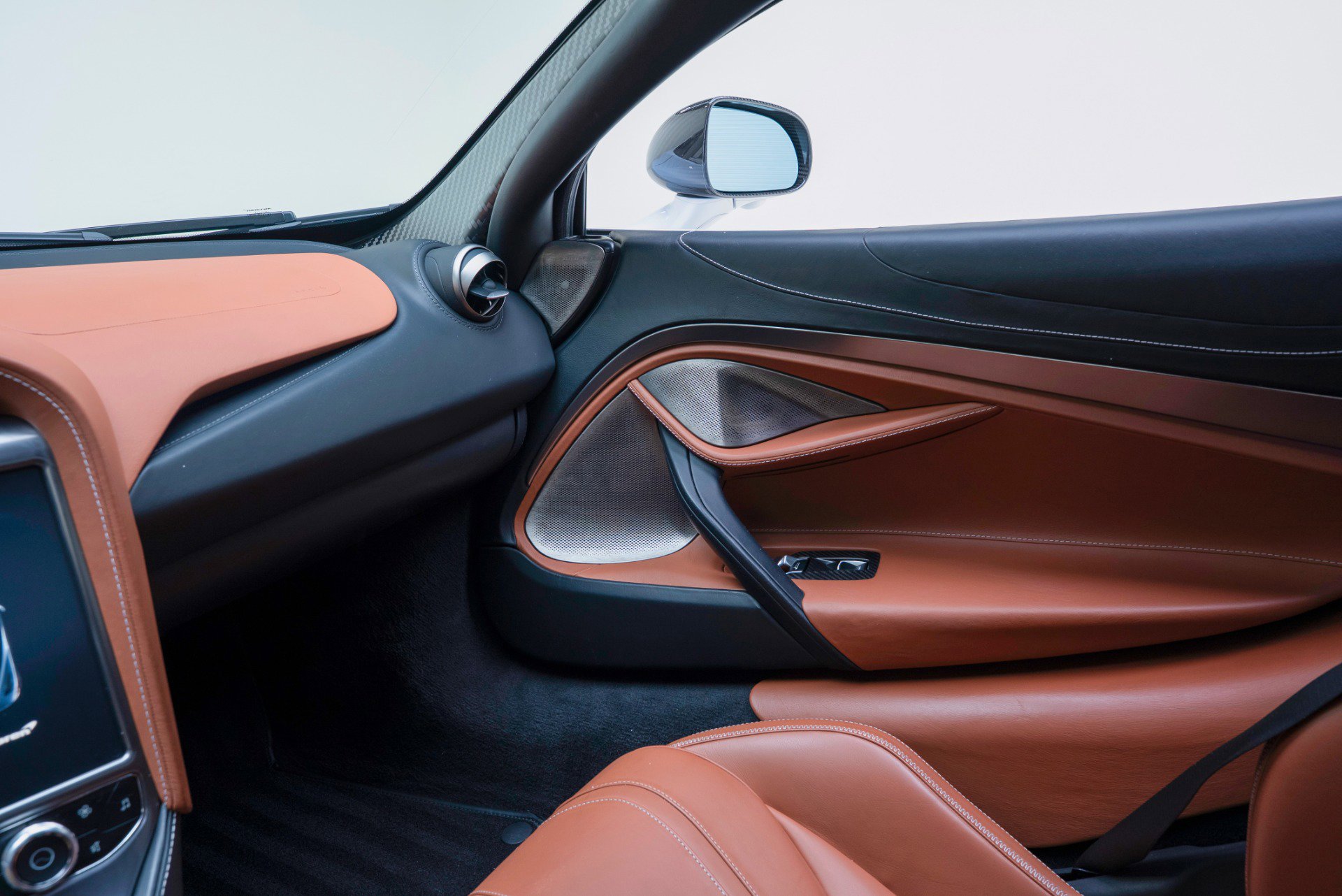 Used 2018 McLaren 720S Performance RWD image 56