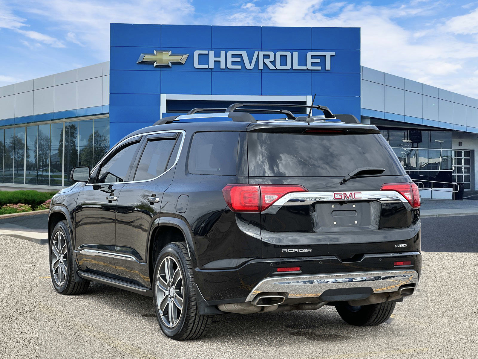 Certified 2019 GMC Acadia Denali w/ Technology Package AWD/4WD image 3