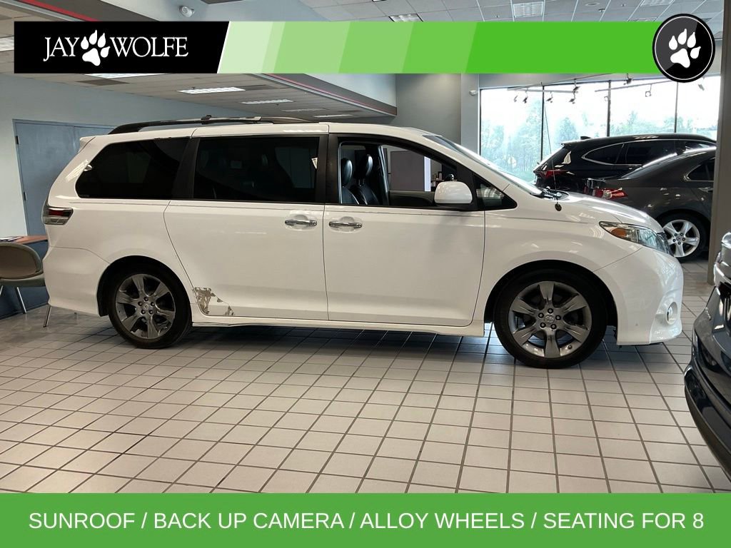 Used 2013 Toyota Sienna SE FWD image 1