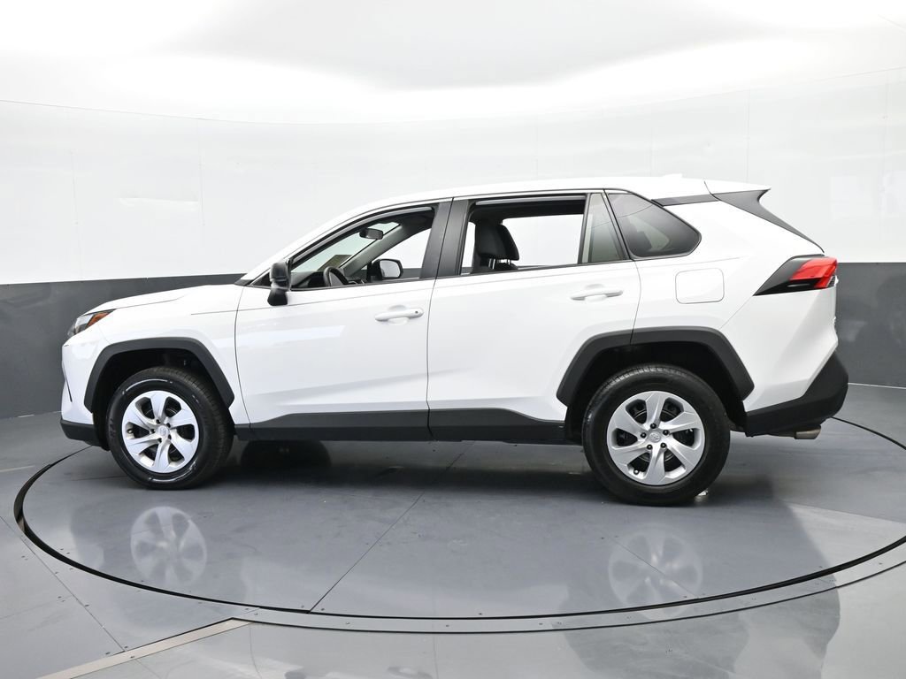 Used 2023 Toyota RAV4 LE video 3