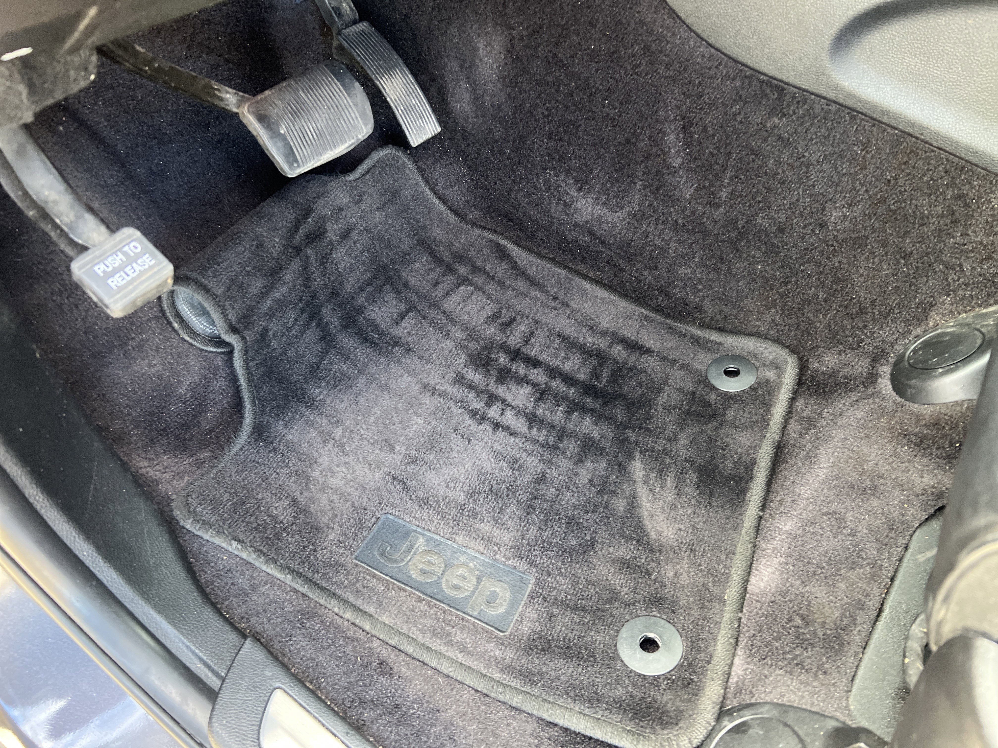 Used 2017 Jeep Grand Cherokee Overland w/ Jeep Active Safety Group image 15