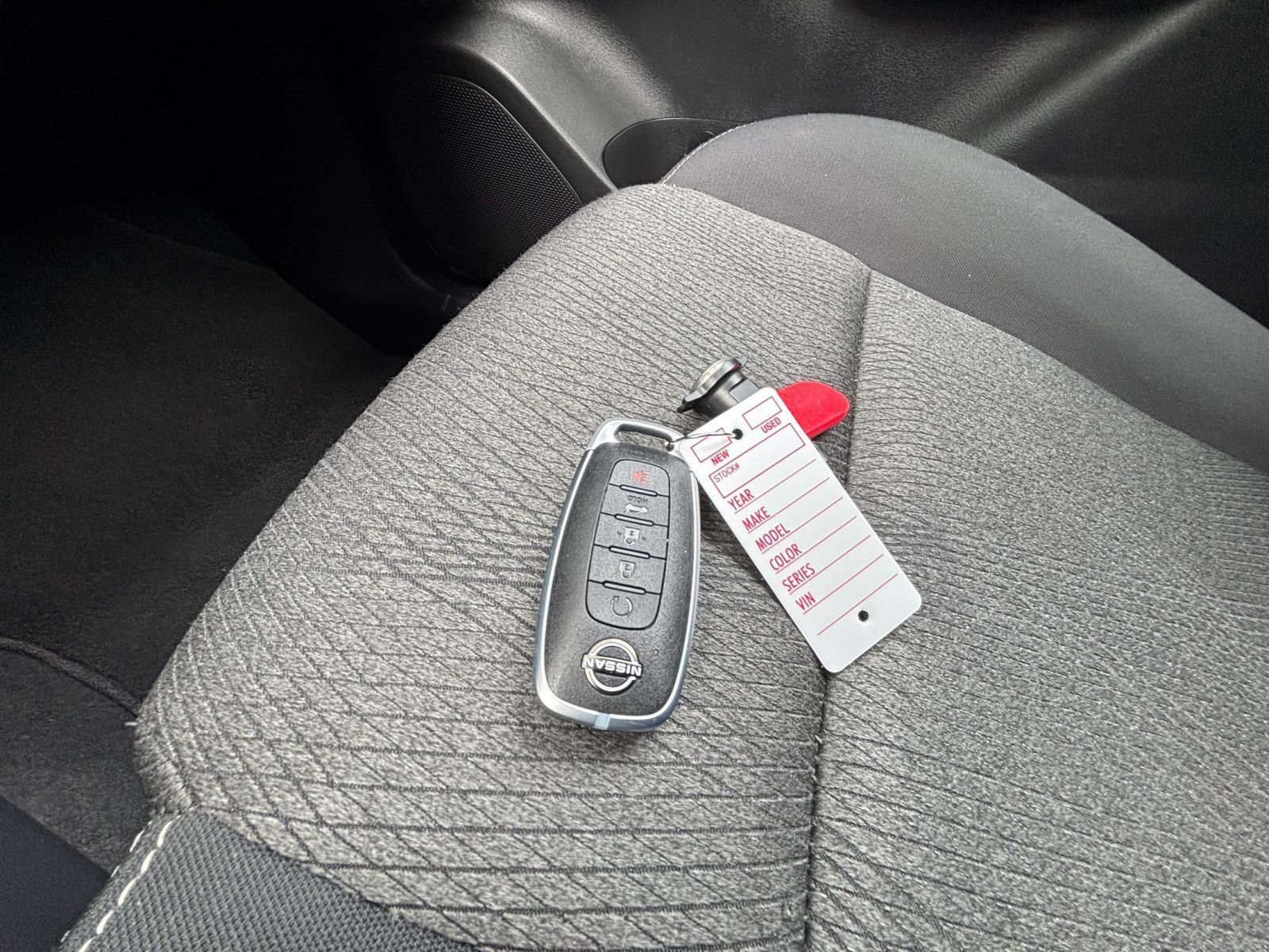 Used 2025 Nissan Rogue SV FWD image 21