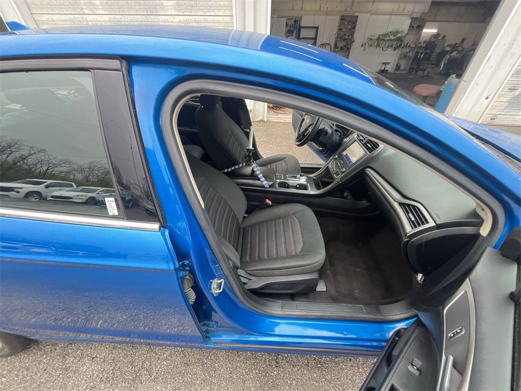 Used 2020 Ford Fusion SE image 23