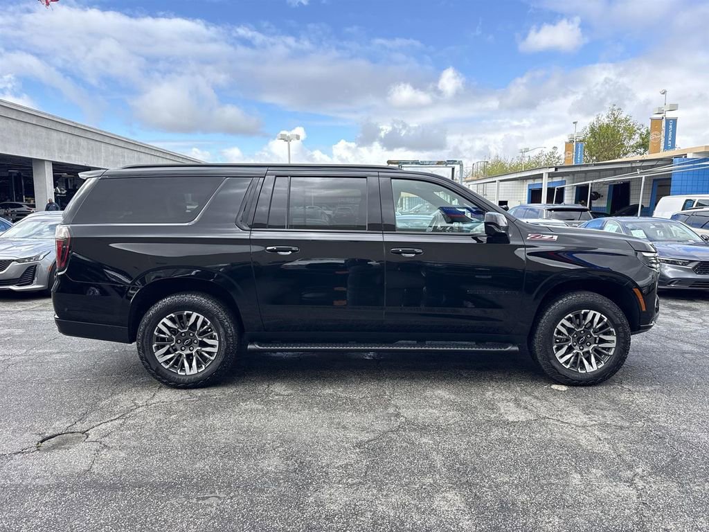 Used 2025 Chevrolet Suburban Z71 image 2