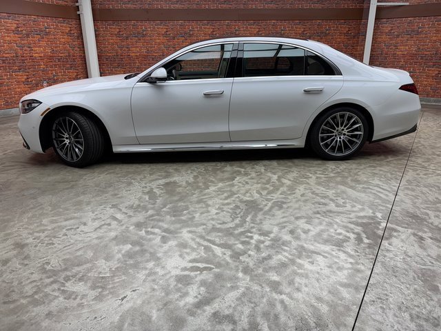 Used 2025 Mercedes-Benz S 580 4MATIC Sedan image 2