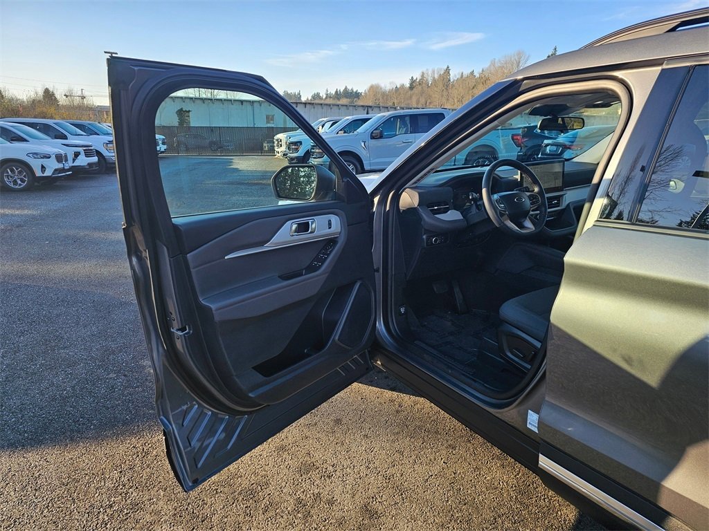 Used 2025 Ford Explorer Active image 19