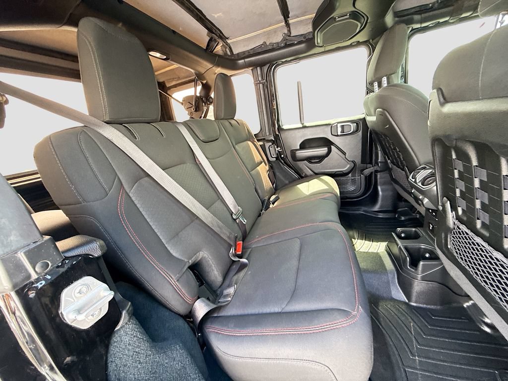 Used 2022 Jeep Wrangler Unlimited Rubicon AWD/4WD image 32