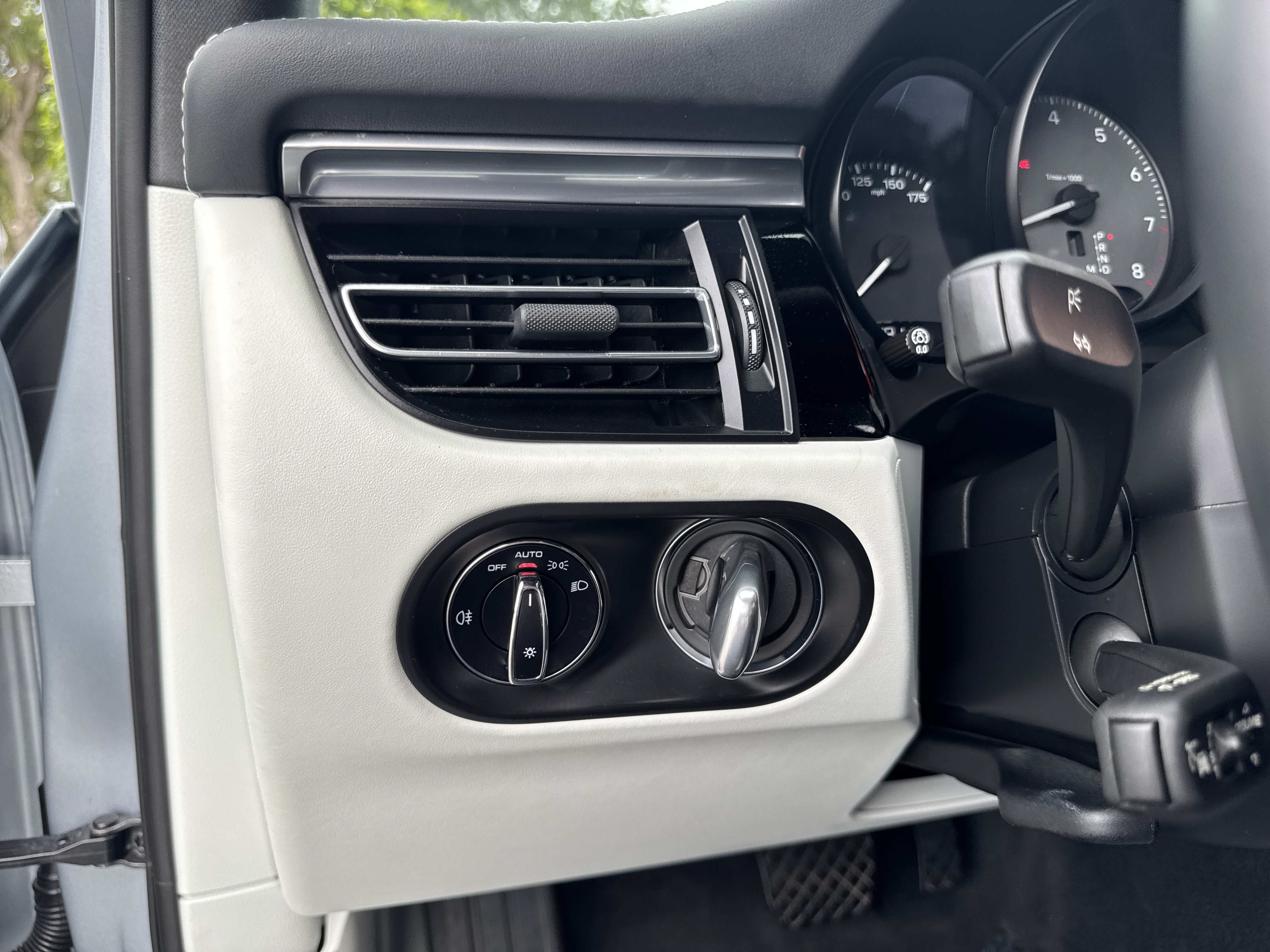 Used 2023 Porsche Macan S AWD/4WD image 30