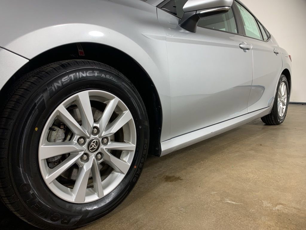 Used 2025 Toyota Camry LE image 2