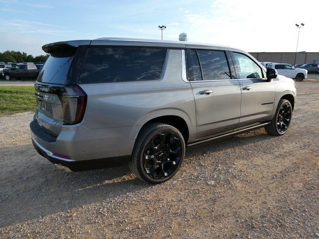 New 2026 Chevrolet Suburban High Country AWD/4WD image 4