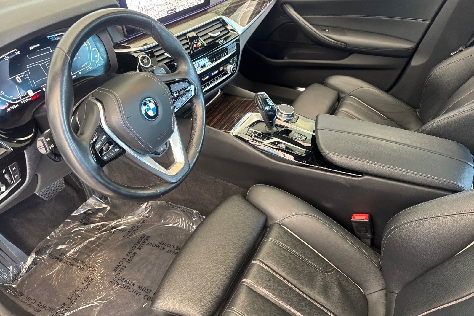 Used 2022 BMW 530e xDrive w/ Convenience Package AWD/4WD image 4