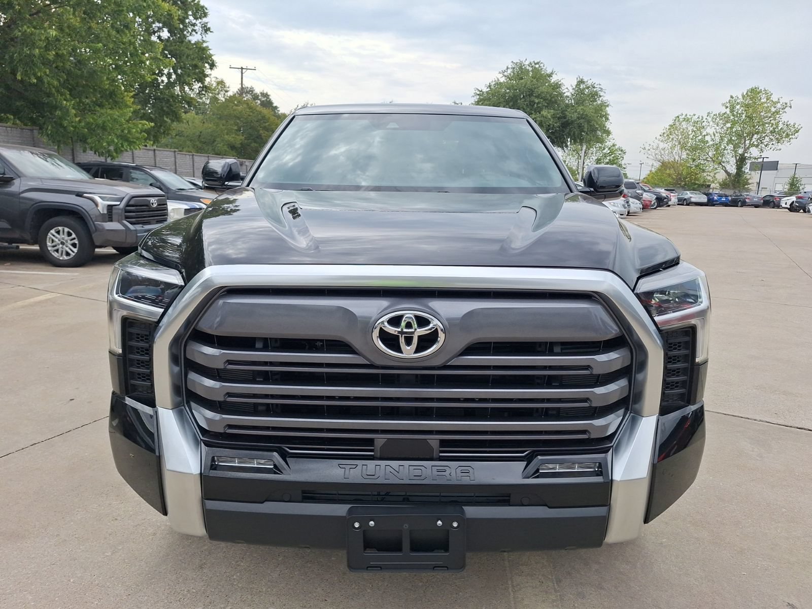 Used 2026 Toyota Tundra Limited AWD/4WD image 9