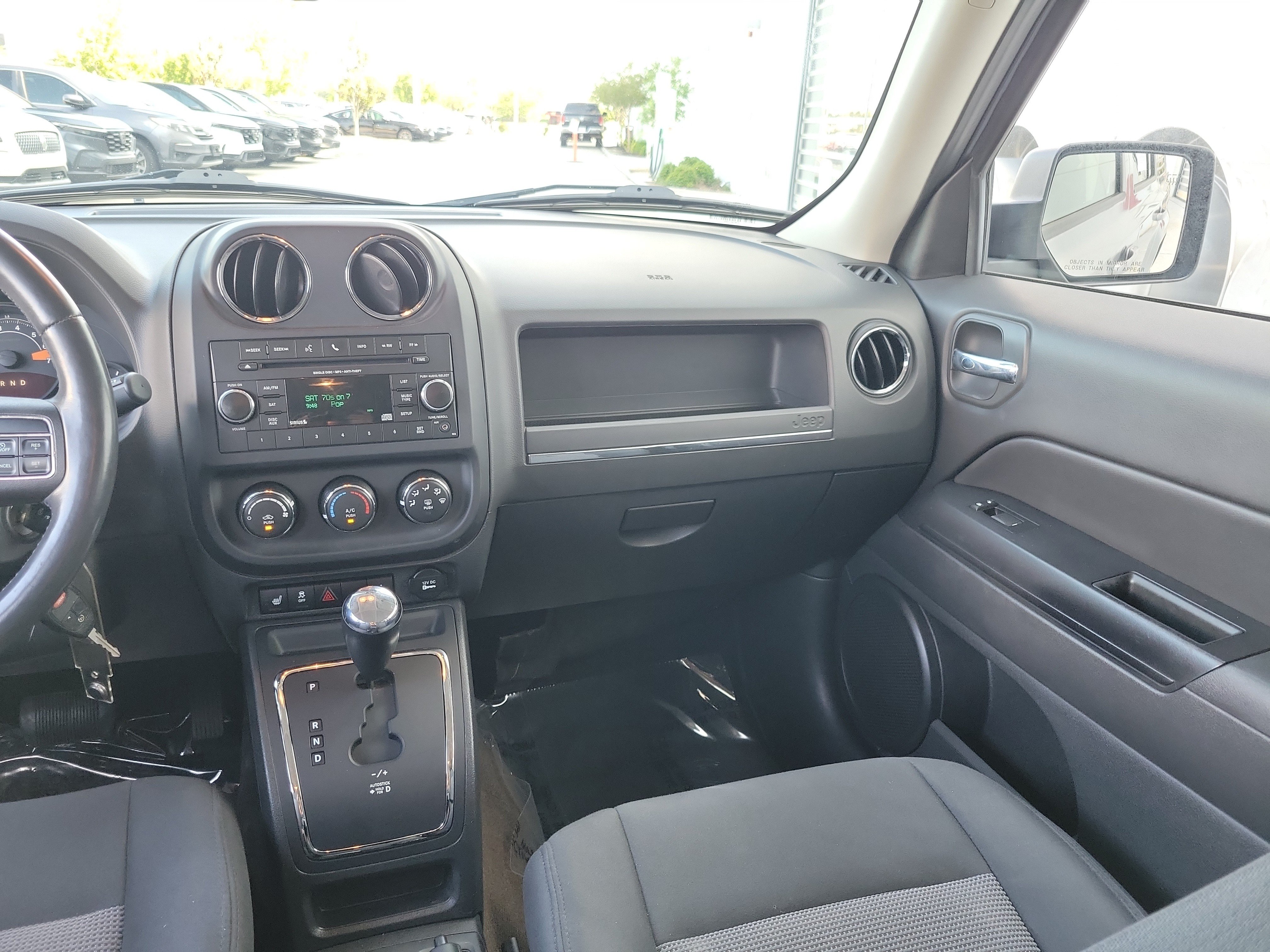 Used 2014 Jeep Patriot Latitude w/ All Weather Capability Group AWD/4WD image 29