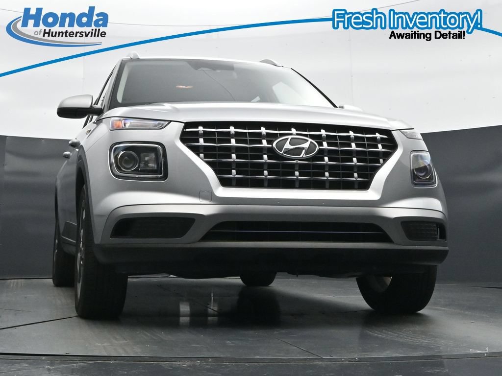 Used 2025 Hyundai Venue SEL FWD image 28