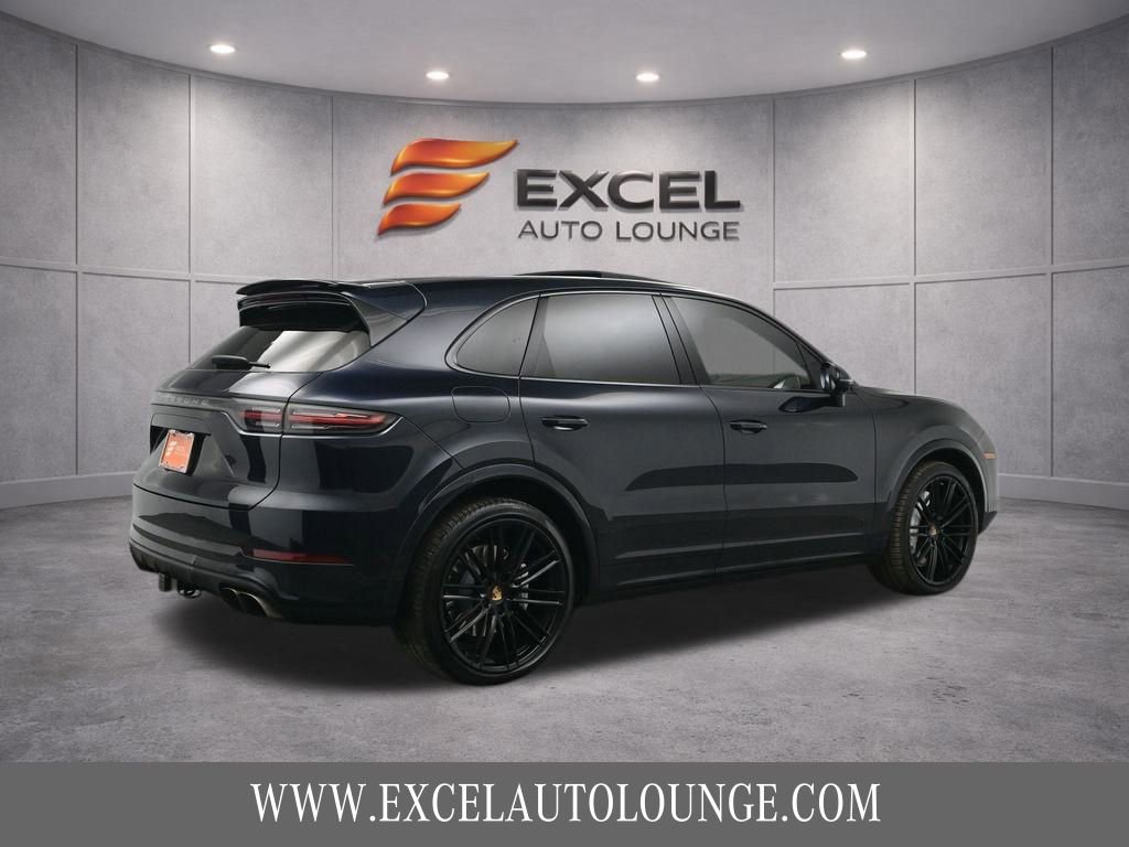 Used 2021 Porsche Cayenne Turbo w/ Premium Package Plus image 9
