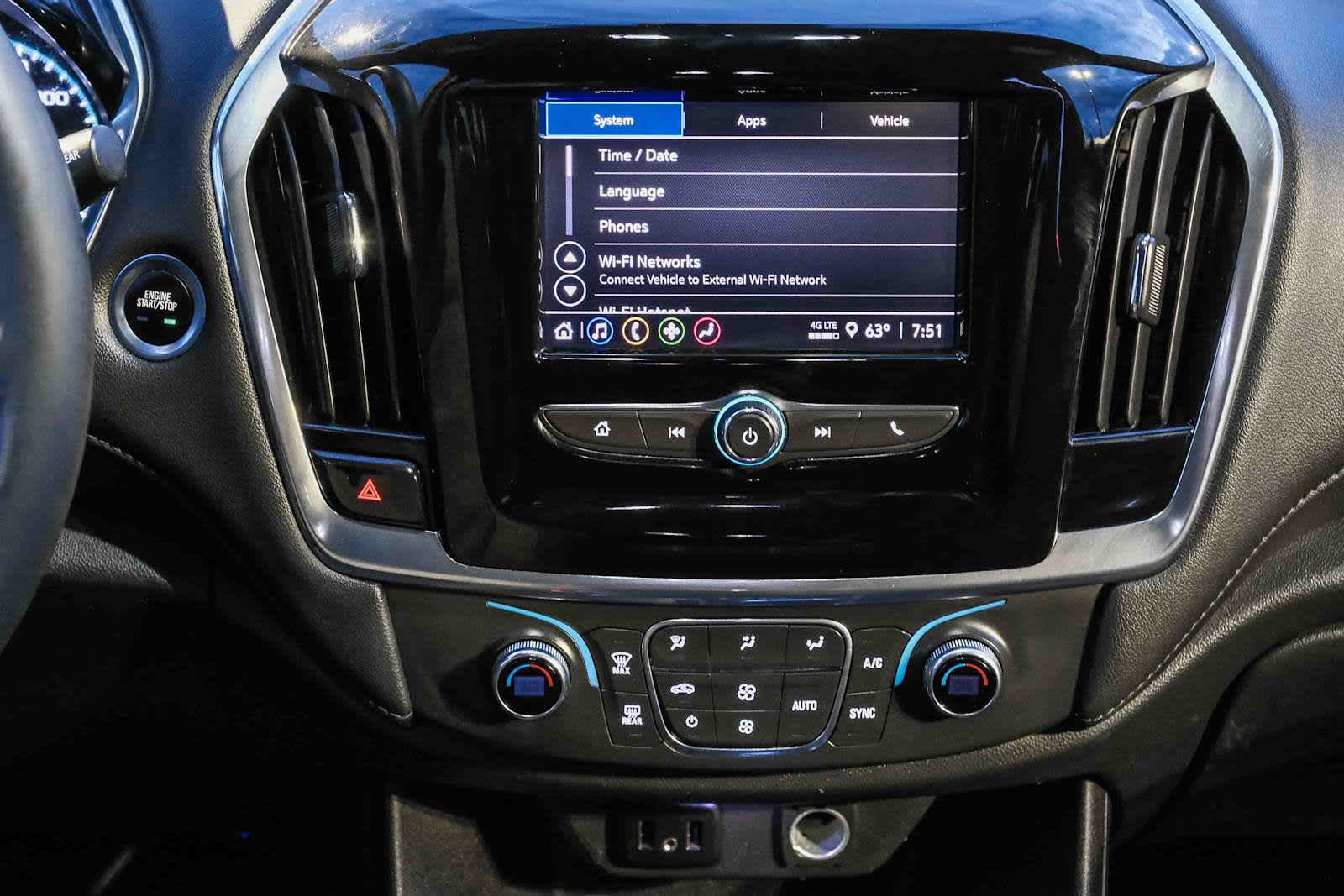 Used 2023 Chevrolet Traverse LT FWD image 14
