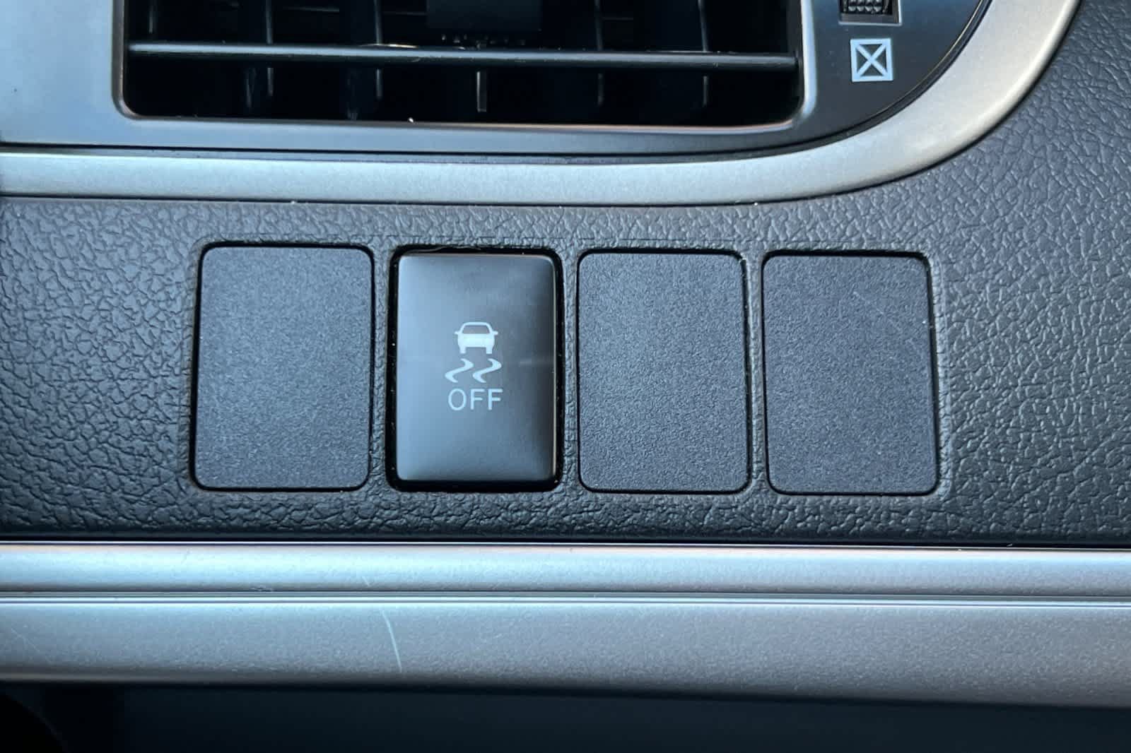 Used 2012 Toyota Camry SE FWD image 27
