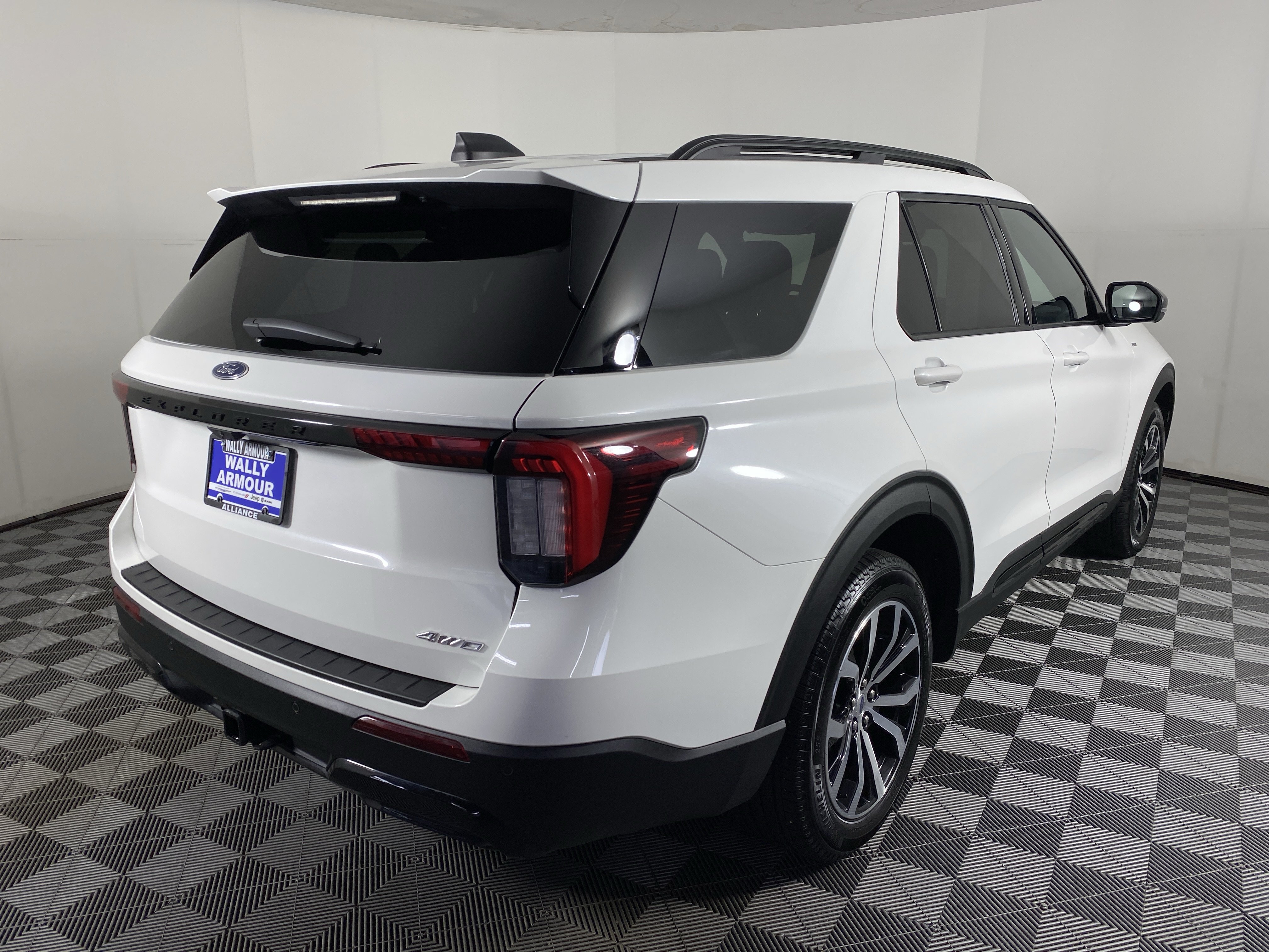 Used 2025 Ford Explorer ST-Line AWD/4WD image 8