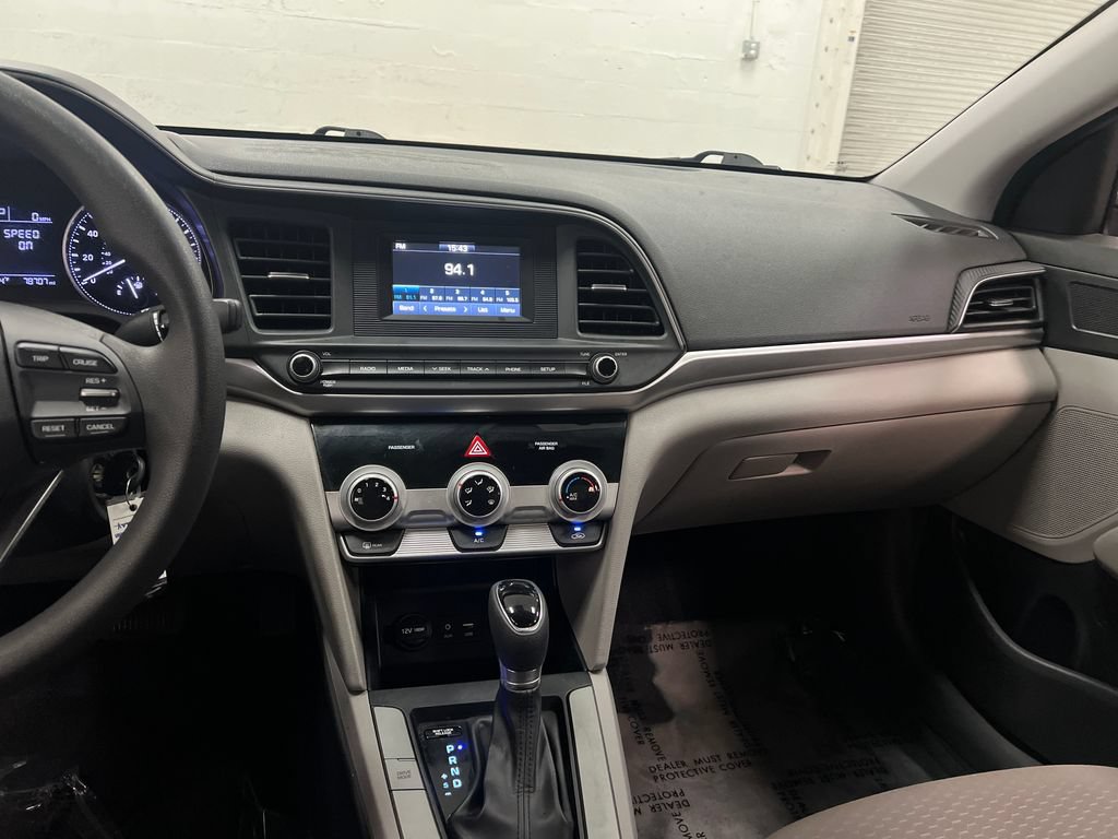Used 2019 Hyundai Elantra SE FWD image 18