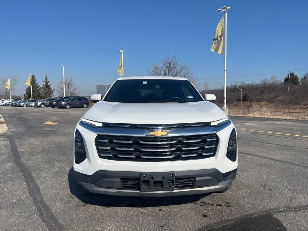 Used 2025 Chevrolet Equinox LT image 2