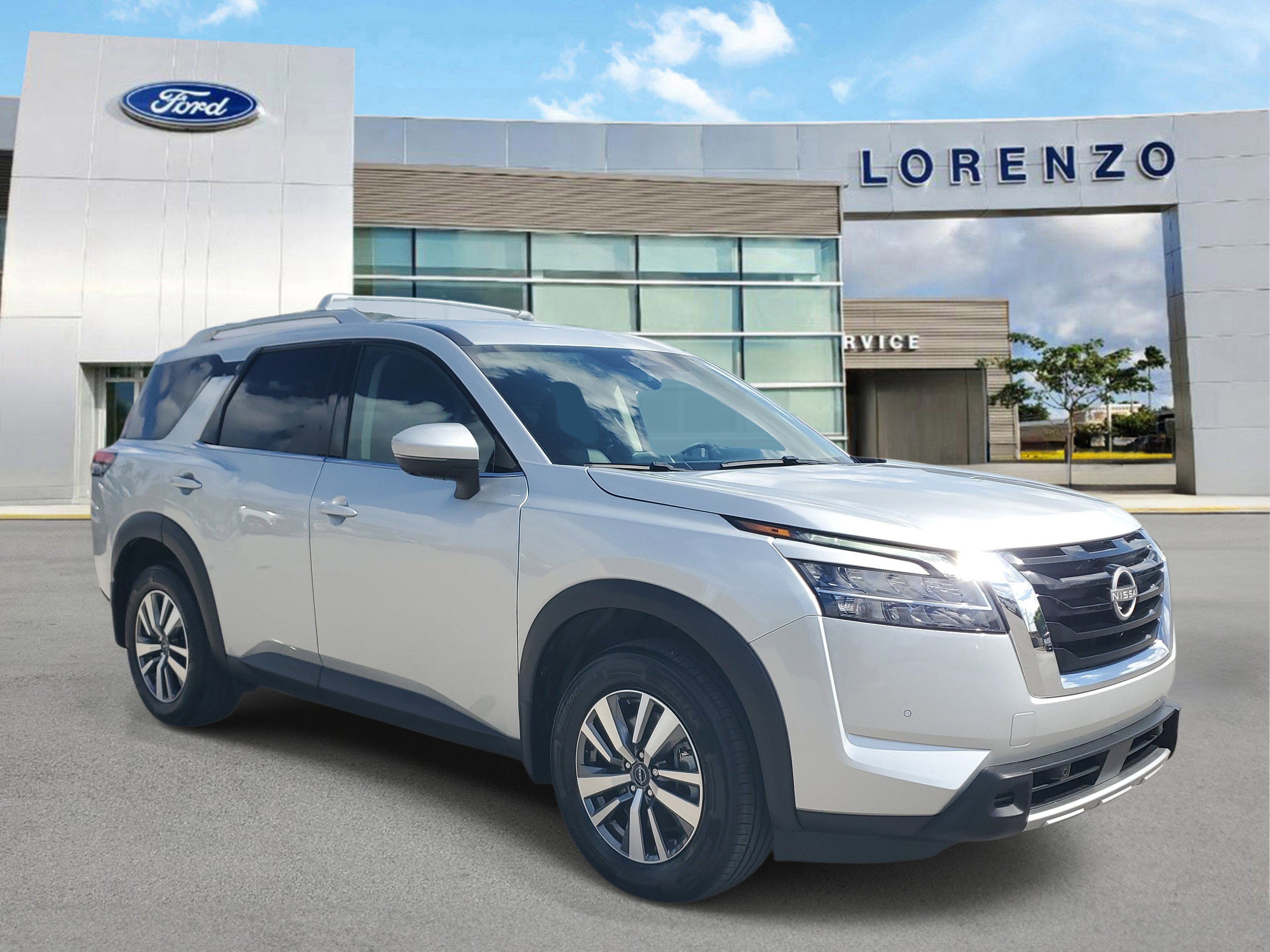 Used 2024 Nissan Pathfinder SL FWD image 3