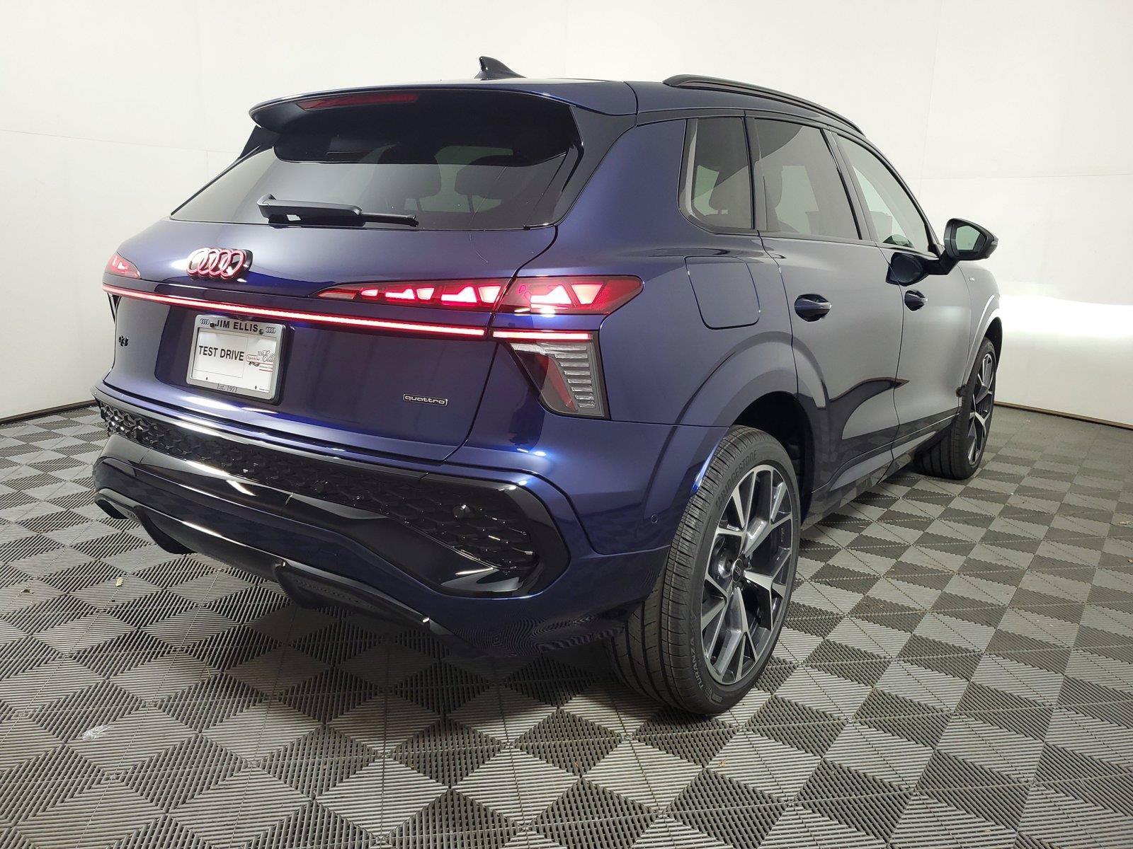 New 2026 Audi Q3 quattro 2.0T AWD/4WD image 6