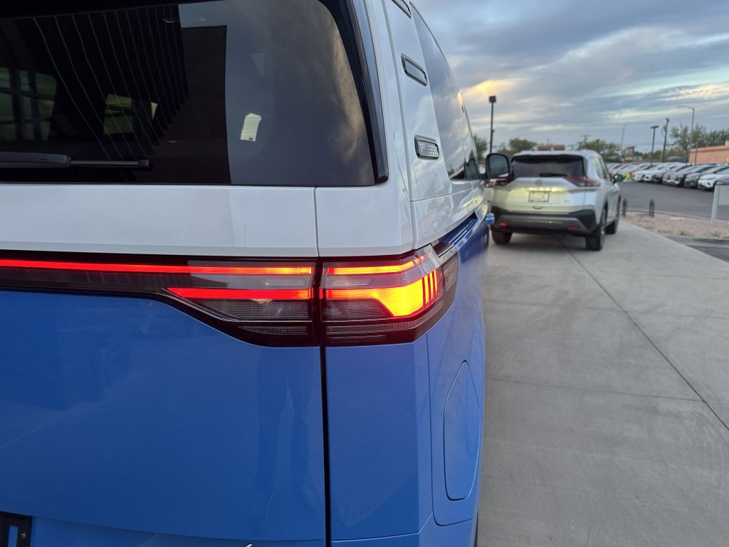 Used 2025 Volkswagen ID. Buzz 1st Edition image 13