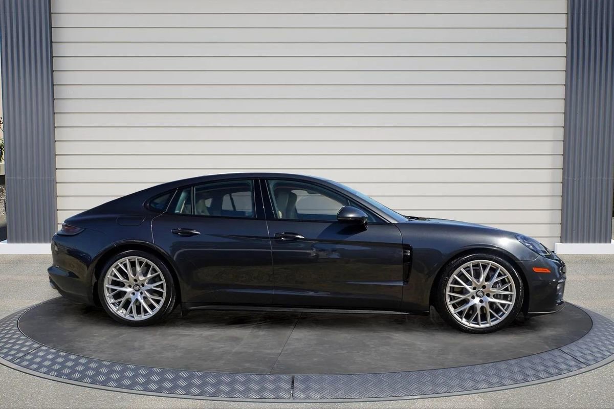Used 2021 Porsche Panamera w/ Premium Package image 8