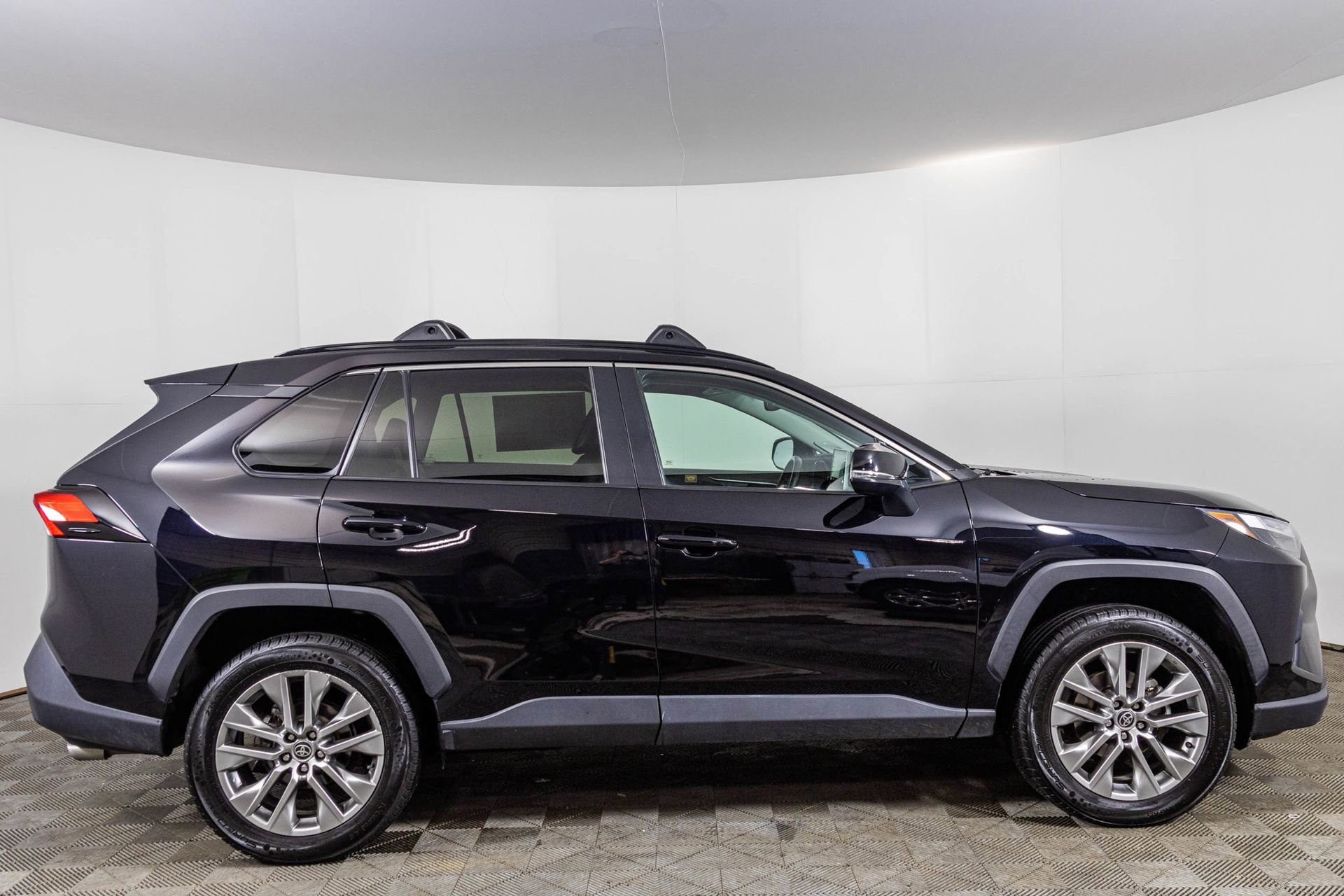 Used 2022 Toyota RAV4 XLE Premium image 13