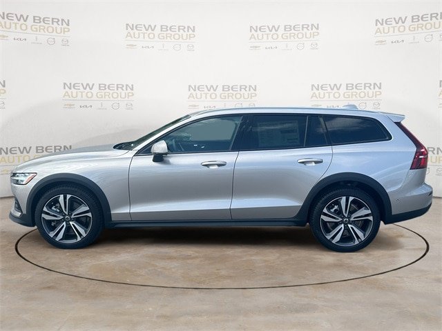 New 2026 Volvo V60 B5 Cross Country Plus w/ Protection Package Premier AWD/4WD image 2
