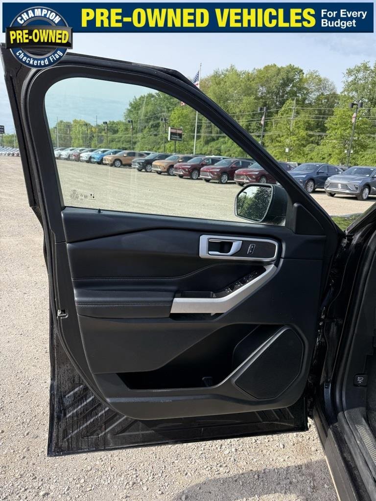 Used 2021 Ford Explorer XLT w/ Equipment Group 202A image 8