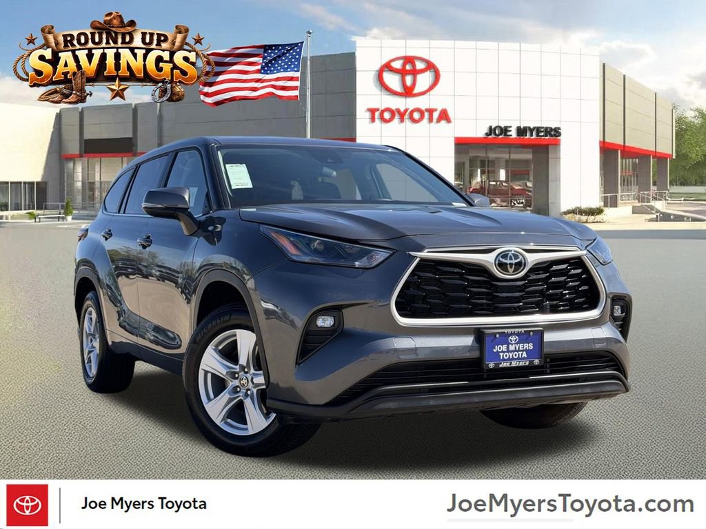 Used 2025 Toyota Highlander LE image 1