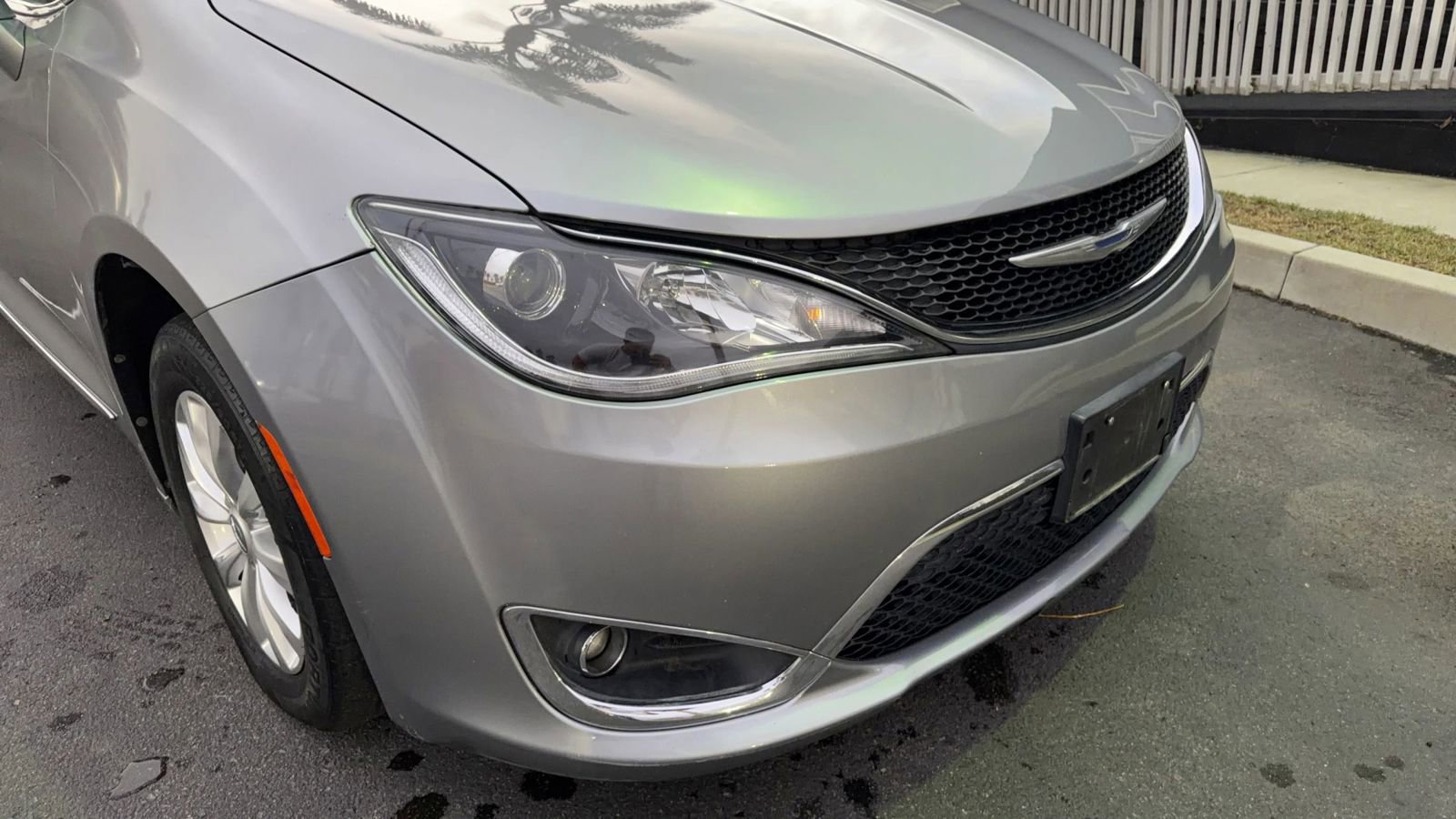 Used 2018 Chrysler Pacifica Touring-L image 11