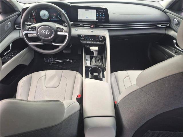 Used 2023 Hyundai Elantra Limited w/ Preferred Accessory Package FWD image 15