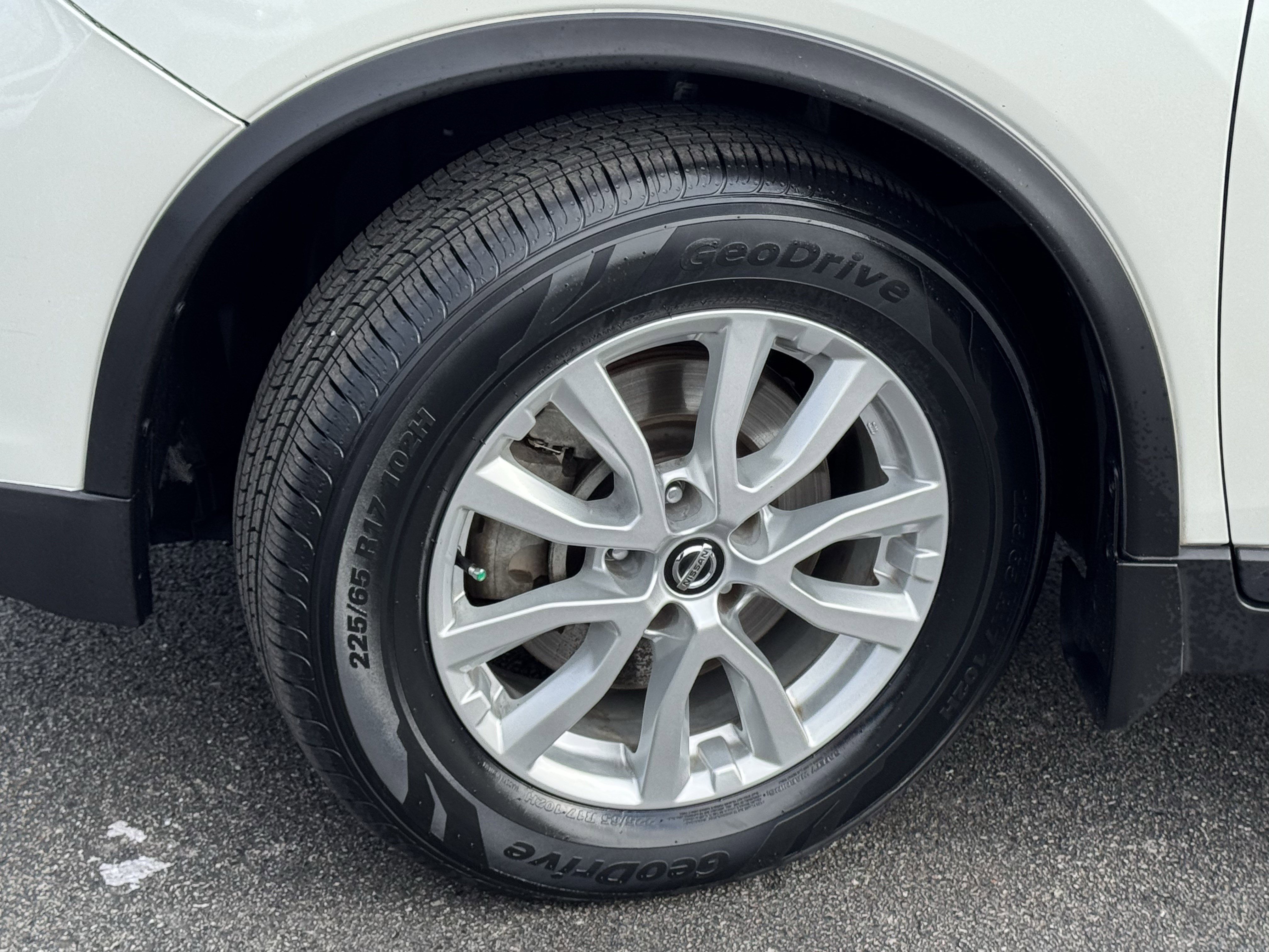 Used 2019 Nissan Rogue SV w/ Premium Package image 44