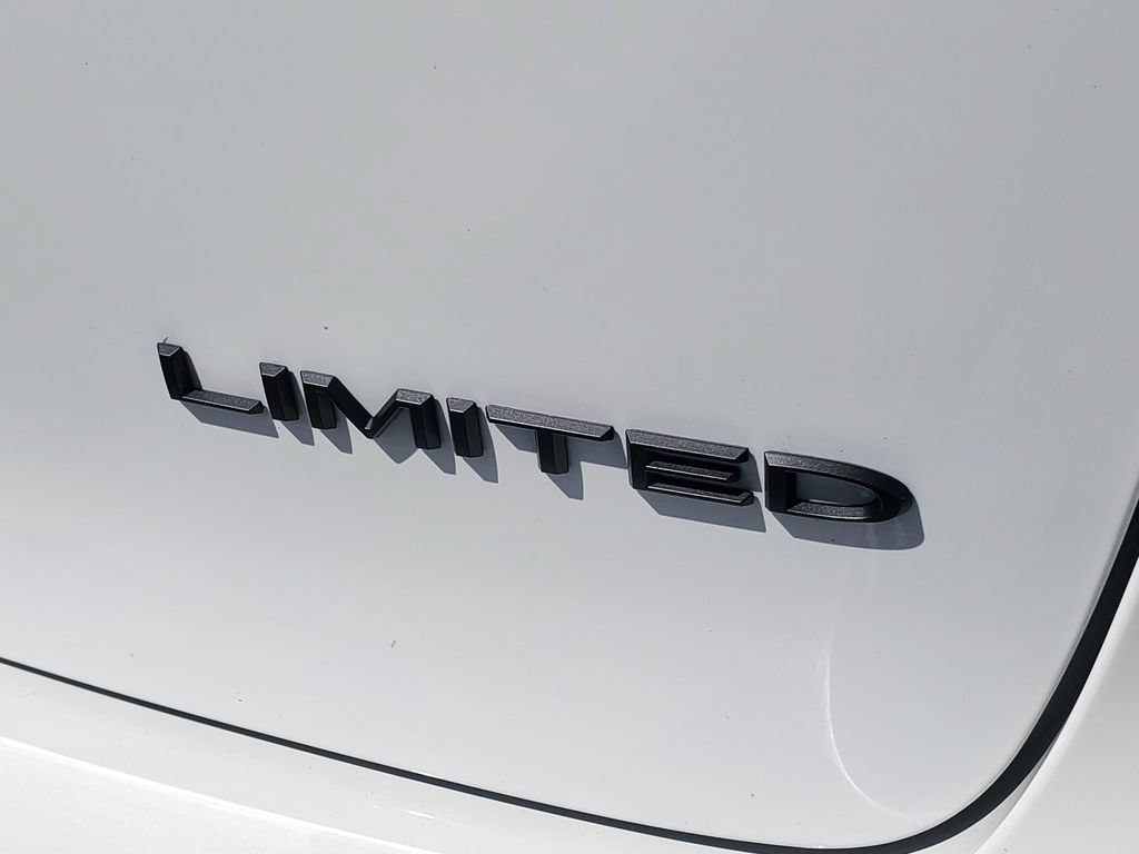 Used 2025 Chrysler Pacifica Limited FWD image 33