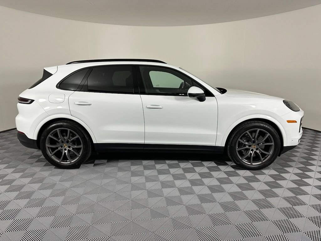 Certified 2025 Porsche Cayenne AWD/4WD image 11