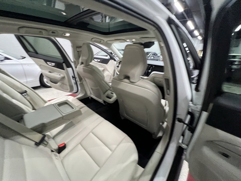 Used 2020 Volvo V60 T5 Cross Country w/ Protection Package Premier image 33