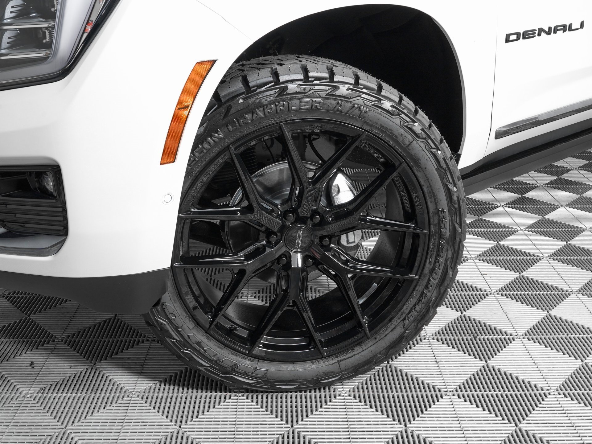 Used 2025 GMC Yukon Denali Ultimate image 37