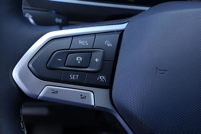 Certified 2024 Volkswagen Tiguan SE FWD image 22