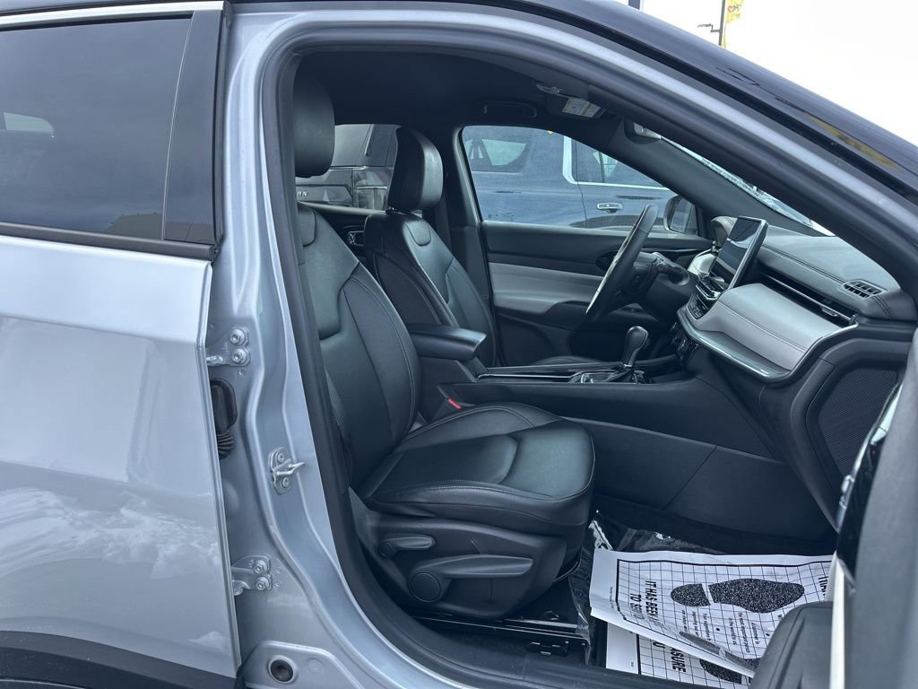 Used 2025 Jeep Compass Limited image 25