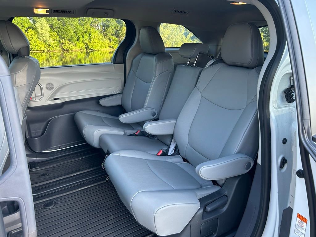 Used 2024 Toyota Sienna XLE FWD image 14