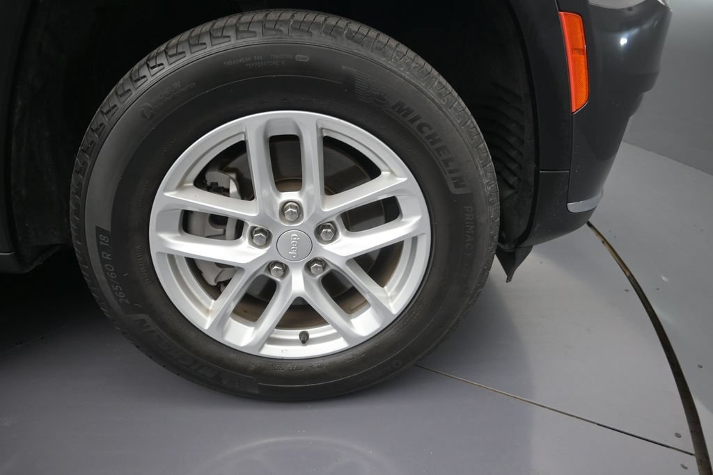Used 2024 Jeep Grand Cherokee L Laredo RWD image 9