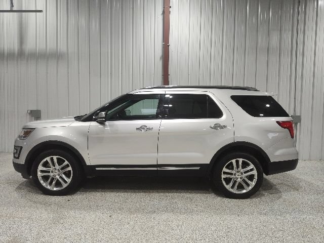 Used 2017 Ford Explorer Limited w/ Equipment Group 301A AWD/4WD image 9