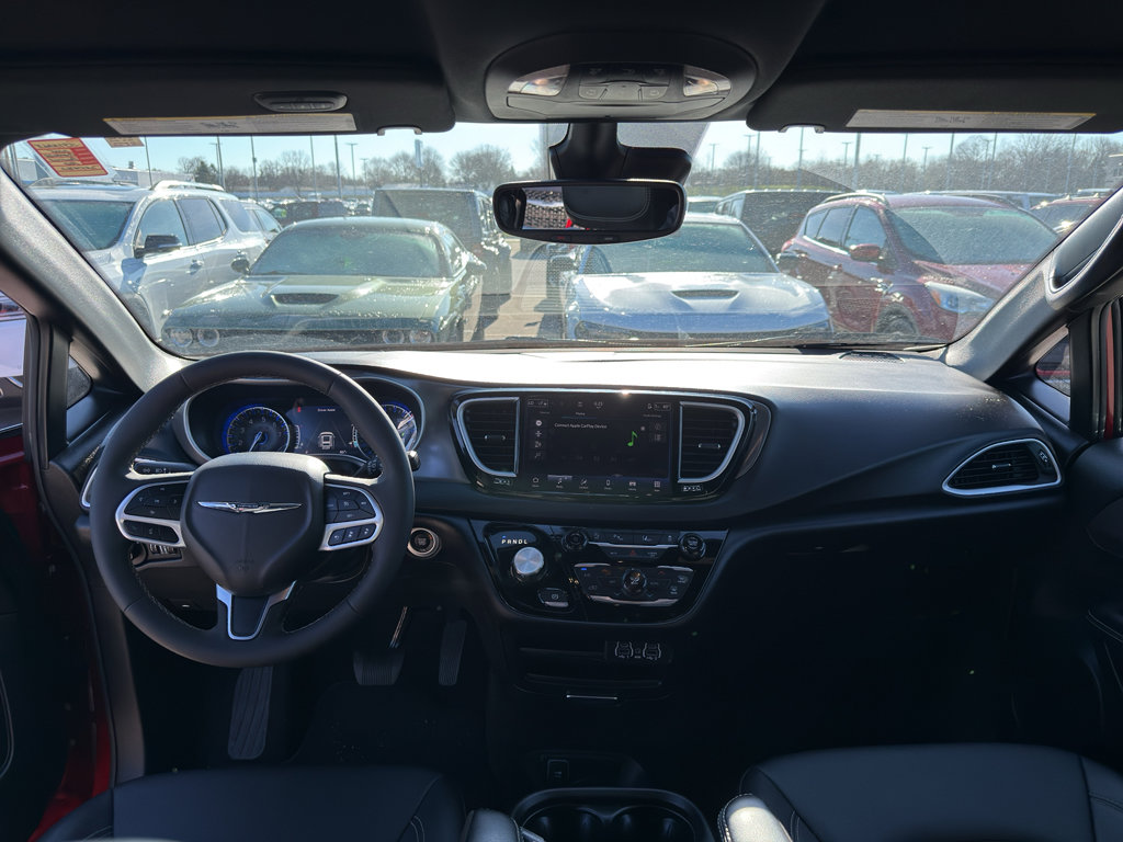 Used 2025 Chrysler Pacifica Select FWD image 28