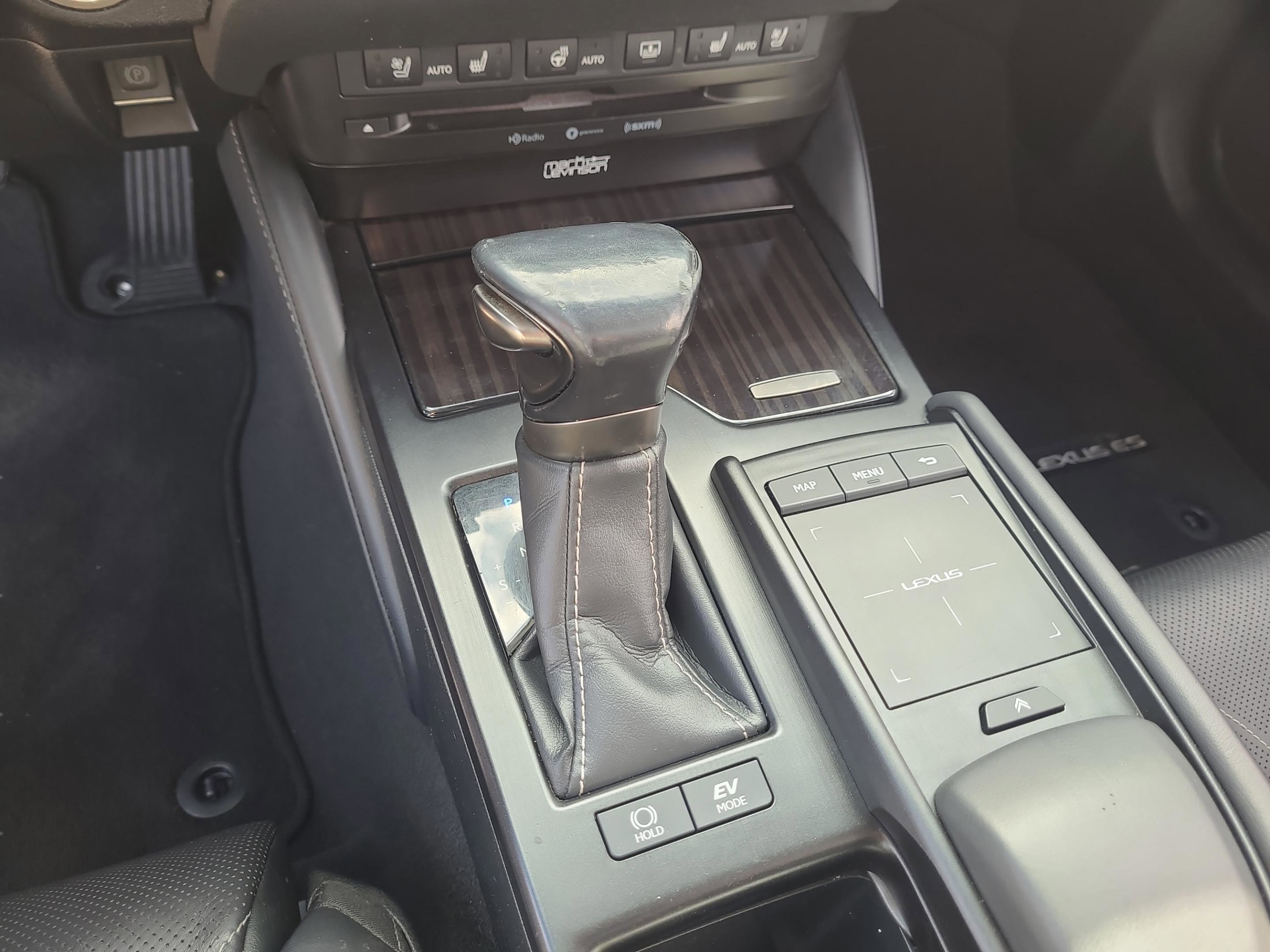 Used 2019 Lexus ES 300h w/ Accessory Package 2 image 17