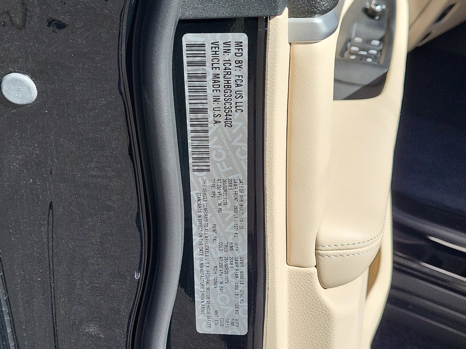 New 2025 Jeep Grand Cherokee Limited w/ Black Appearance Package image 35