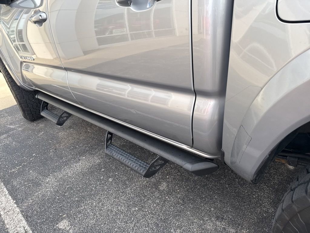 Used 2018 Toyota Tacoma TRD Sport AWD/4WD image 15